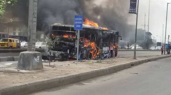 An ceto fasinjoji 45 a yayin da wutar ta kama bas din BRT a Legas