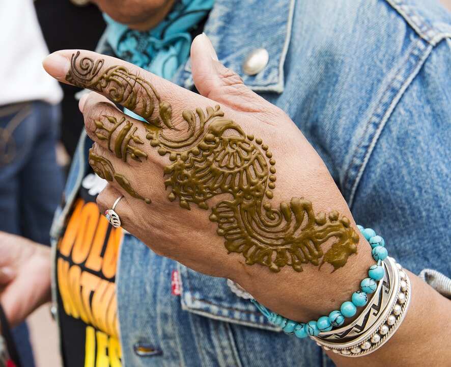 Golden 3D henna