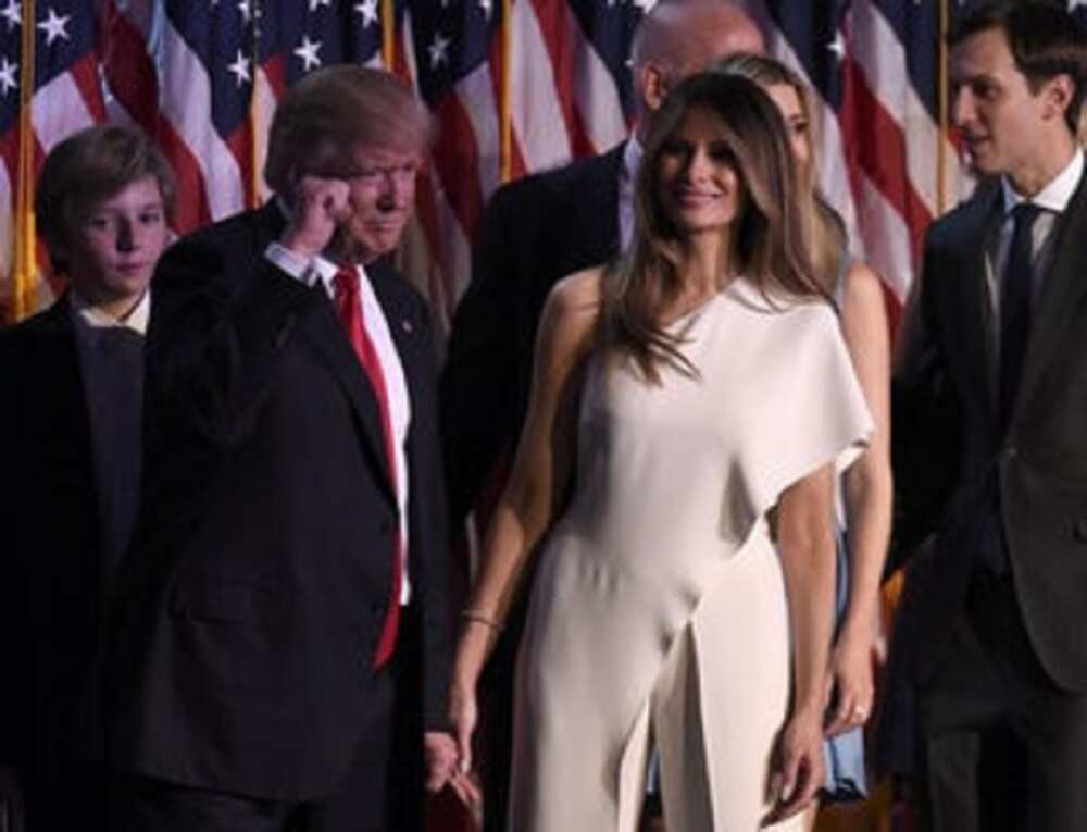 Bayan shan mugun kaye, matar Trump ta shirya tsinke igiyar aurensu - Tsohuwar hadimarta Bayan shan mugun kaye, matar Trump ta shirya tsinke igiyar aurensu - Tsohuwar hadimarta