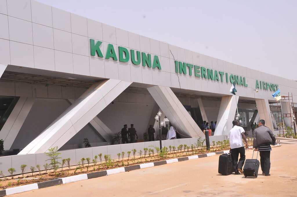 Daredevil bandits attack federal airport quarters, abduct staff and their families in Kaduna ▷ Nigeria news | Legit.ng