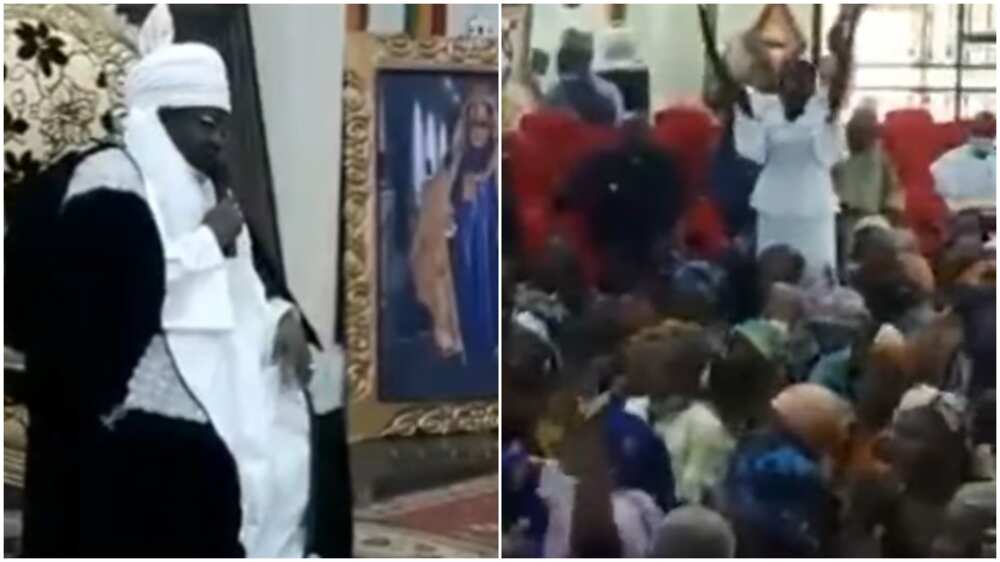 Bidiyo: Sarkin Bauchi ya karbi bakuncin Kiristoci a fadarsa, ya fada masu cewa Annabi Isa na nan dawowa Bidiyo: Sarkin Bauchi ya karbi bakuncin Kiristoci a fadarsa, ya fada masu cewa Annabi Isa na nan dawowa