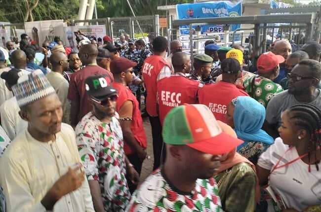 EFCC ta bayyana dalilinta na yin dirar mikiya a filin zaben fidda gwanin PDP na kasa