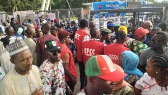 BREAKING: Tense atmosphere as EFCC agents storm PDP primary election venue
