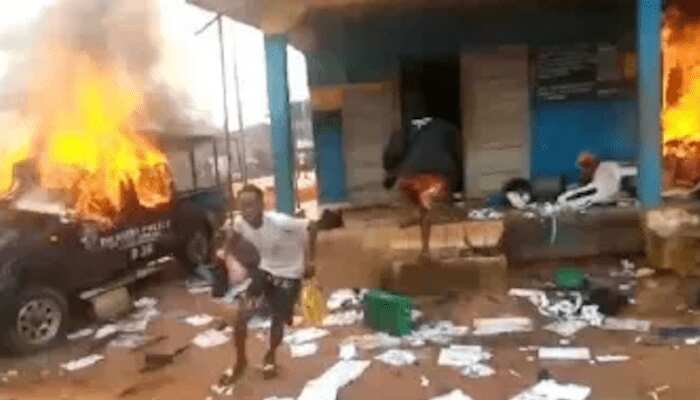 Violence erupts in Abakaliki as hoodlums burn down police station