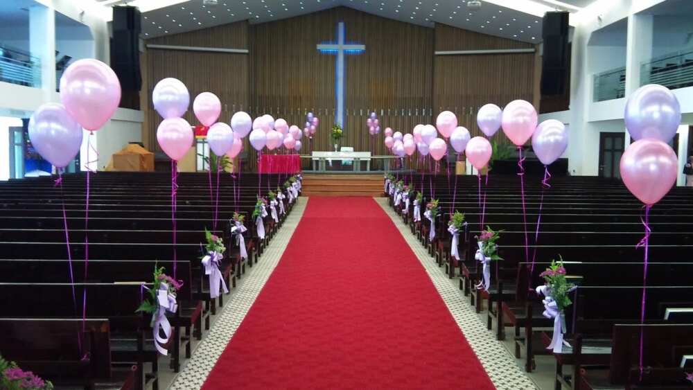 Church decoration with balloons