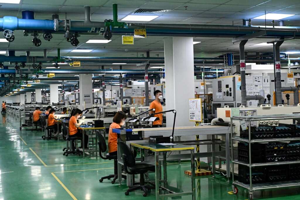 Vietnam economy expands 6.4 percent in first half of year