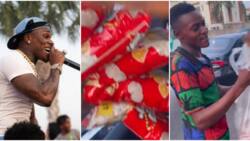 Which kain soap the guy use baff? Mixed reactions as US rapper DaBaby buys popcorn for $100 in Lagos traffic