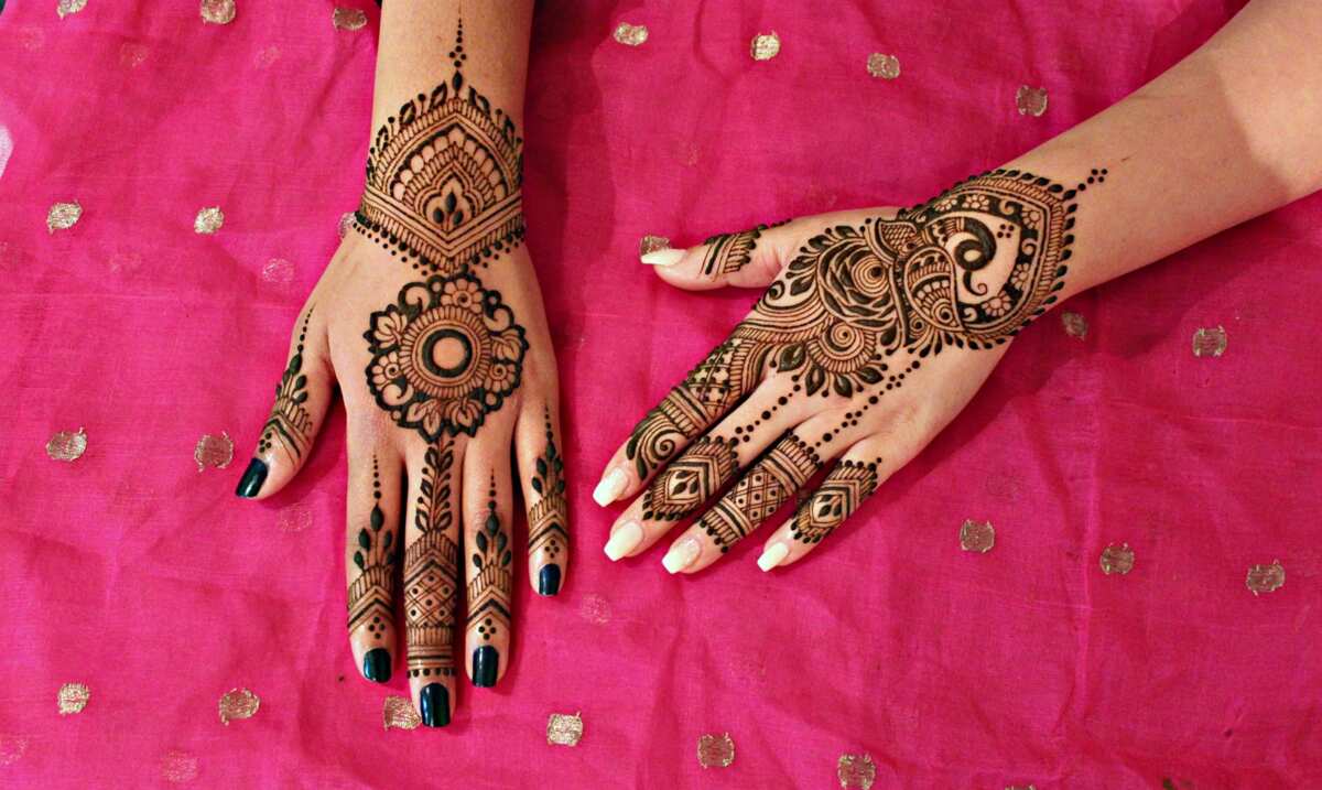 35 Simple Henna Designs To Try In 2019