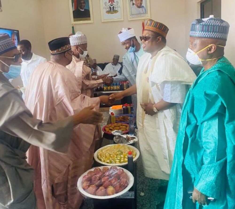Kayatattun hotunan bikin dan Tambuwal, ministoci, gwamnoni da masu hannu da shuni sun halarta Kayatattun hotunan bikin dan Tambuwal, ministoci, gwamnoni da masu hannu da shuni sun halarta