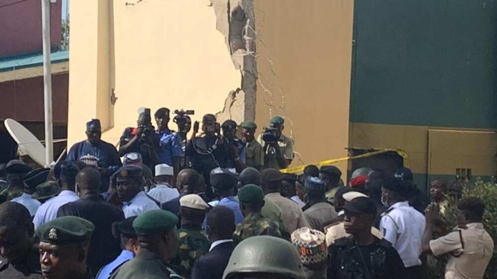 Buhari visits Kuje prison/Terrorists Attack