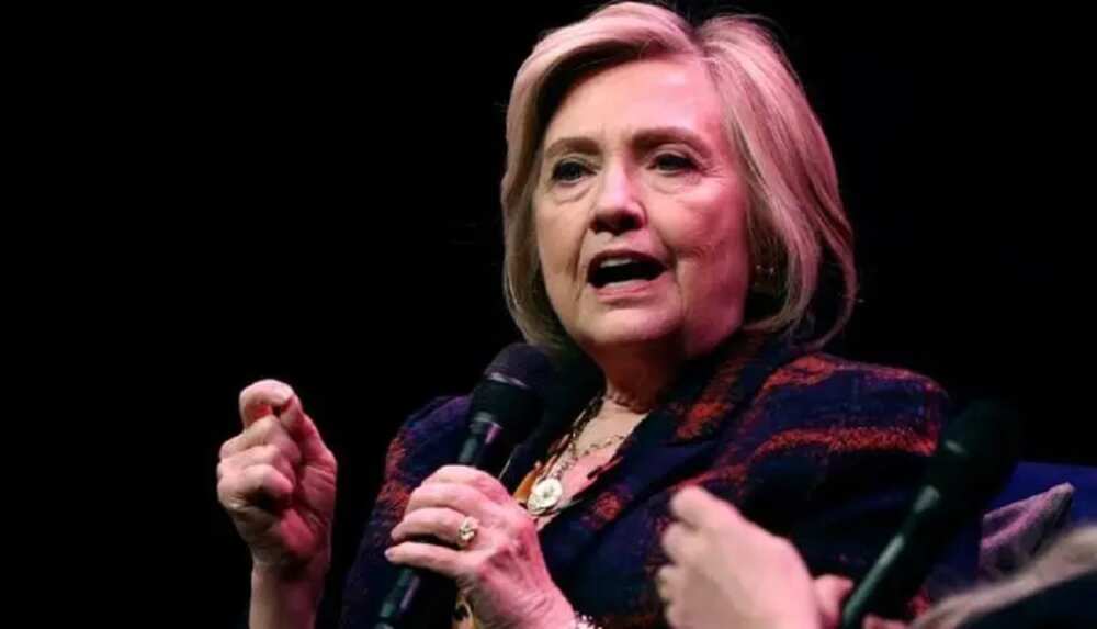 Hillary Clinton tayi kira ga Buhari, Soji, su daina kashe masu fafutukar #EndSARS Hillary Clinton tayi kira ga Buhari, Soji, su daina kashe masu fafutukar #EndSARS