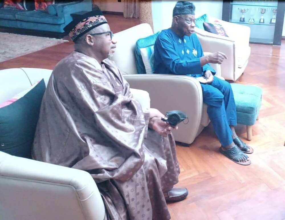 2023: Gwamnan Bauchi ya kai wa Obasanjo ziyara har gida