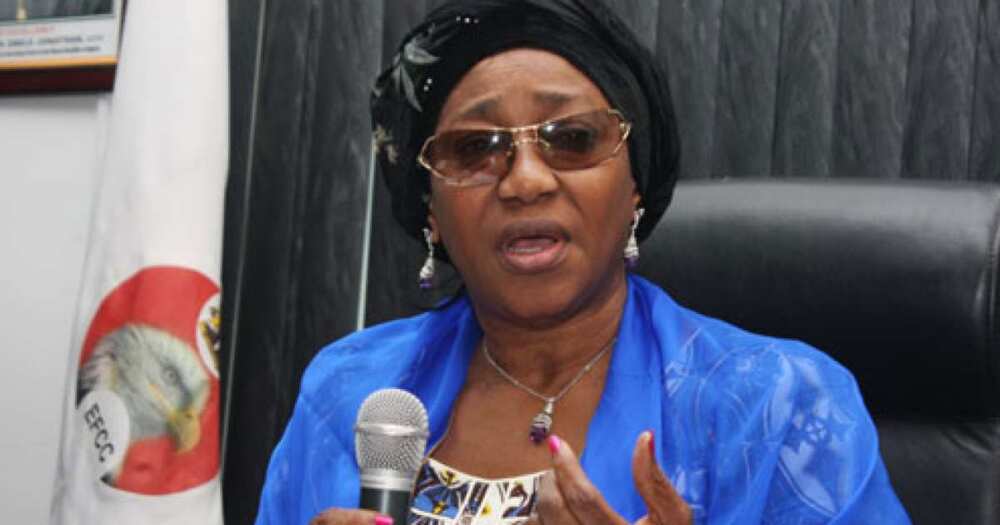 EFCC: Saboda na taba wasu Barayin mai Jonathan ya kore ni – Inji Waziri