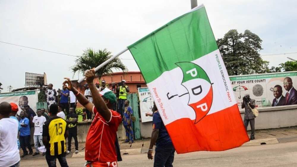 2023: Ex-Deputy Speaker, Minister’s Aide, Others Dump APC, Defect to PDP in Kwara State