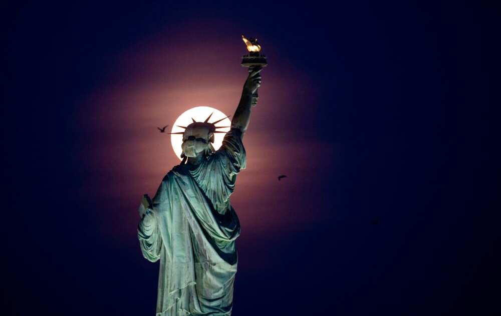 L'hauteur de la statue de la liberté