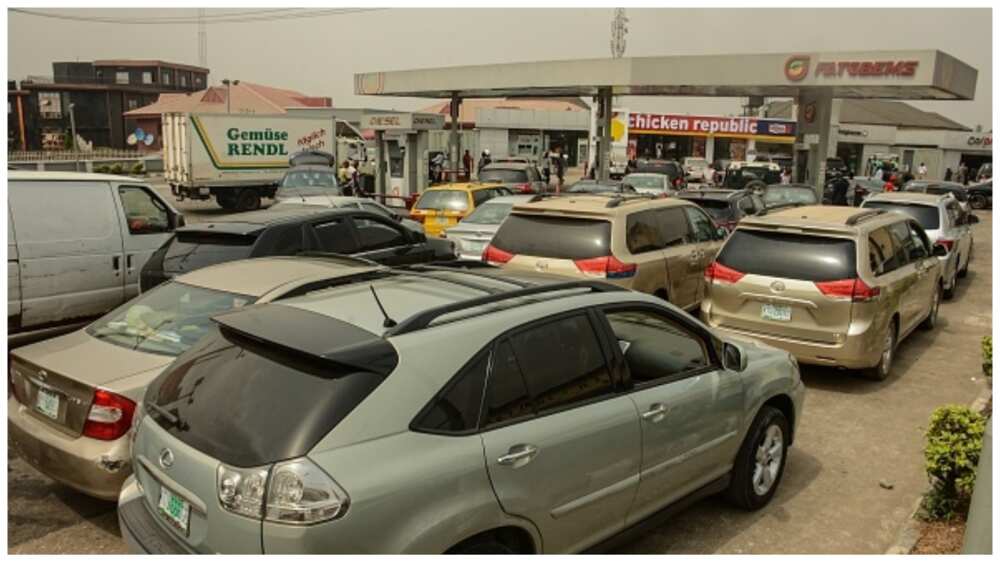 Fuel scarcity, petrol, filling station, Abuja, Lagos, fuel queues, Federal government, withdrawal of licences