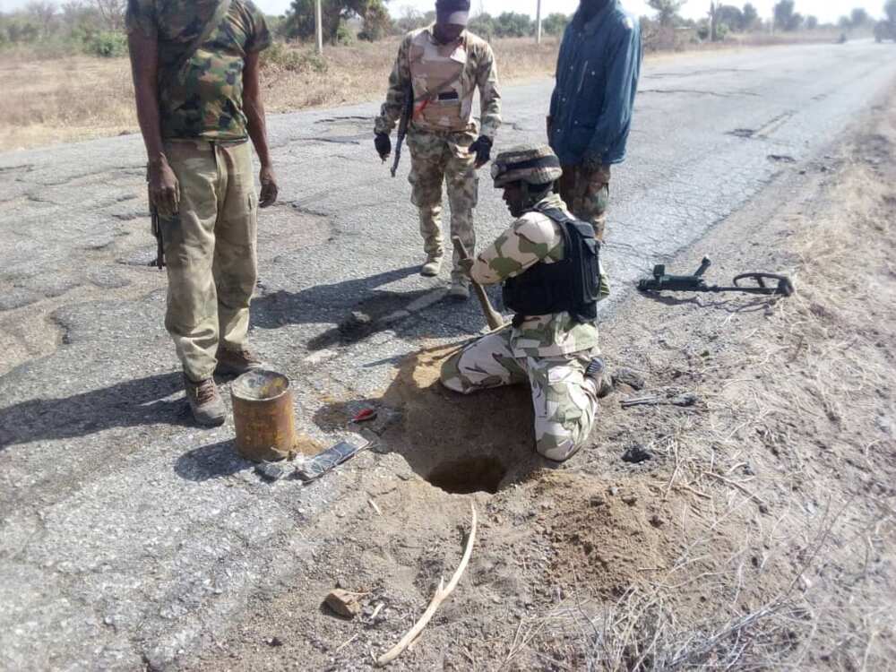 Rundunar soji: Kwararrun dakaru sun kwance manyan bamabamai da 'yan Boko Haram suka binne