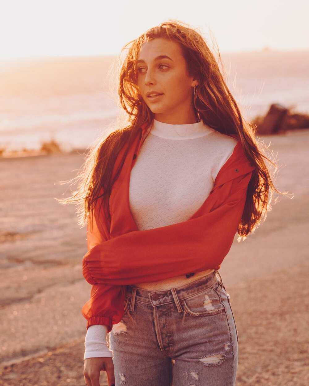 Emma Chamberlain:  Star's Life, Rise to Fame, and Net Worth