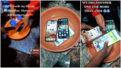 iPhone 14 Pro Max vs Samsung S22: Wani Da Abokansa Sun Tsinduma Wayoyinsu A Ruwa Don Gwada Wacce Ta Fi Ƙarko