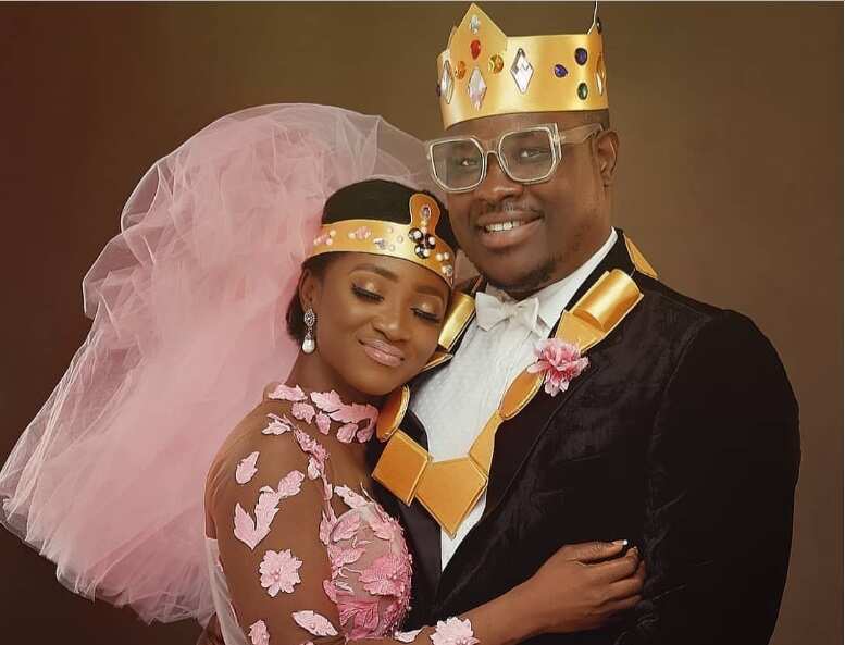  Nigerian  couple celebrates 5th wedding  anniversary  with 