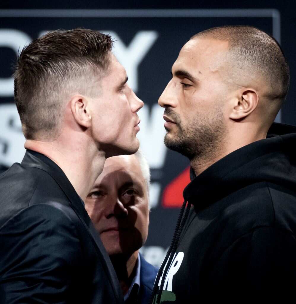 Badr Hari qui fait 1,98 m de taille Badr Hari qui fait 1,98 m de taille