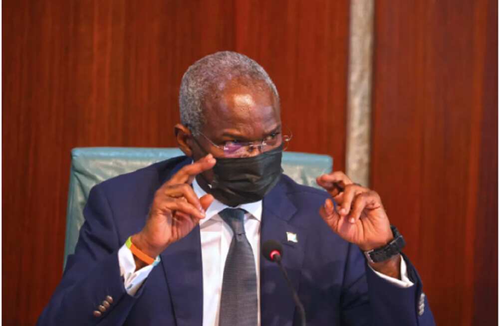 Ba mu da matsalar ƙaranci gidaje a Nigeria, In ji Fashola