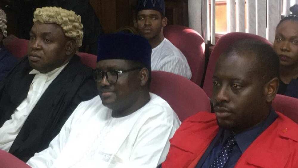 Lauya ya yi watsi da Abdulrasheed Maina, yana neman janyewa daga shari’arsa Lauya ya yi watsi da Abdulrasheed Maina, yana neman janyewa daga shari’arsa