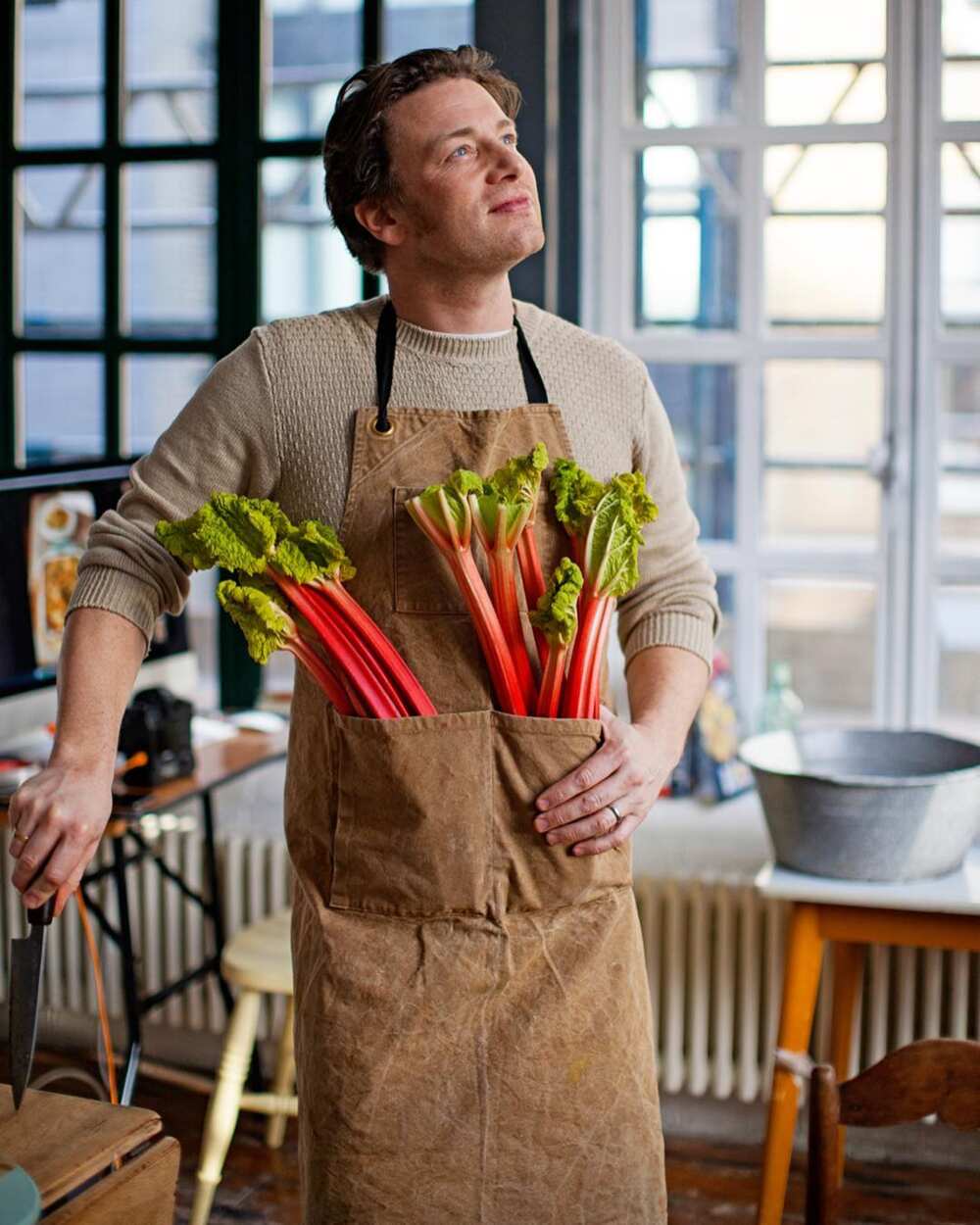 Jamie Oliver, Biography, TV Shows, Books, & Facts