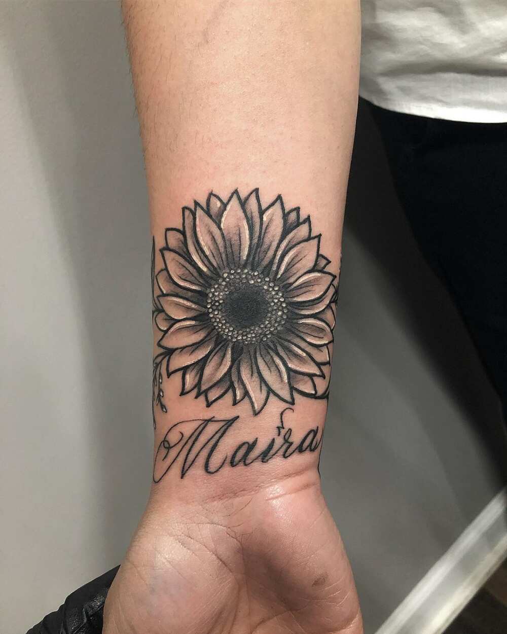 Sunflower tattoo: meaning and top 50 designs - Legit.ng