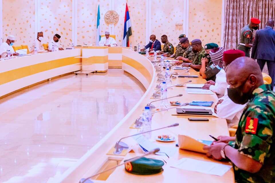 Buhari Convenes Emergency Security Meeting in Aso Rock