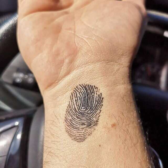 FINGERPRINT COUPLE TATTOOS' | 'FINGERPRINT COUPLE TATTOOS' A never ending  Love Story!! Want to get this Amazing Couple Tattoo from jhaiho.com?? DM or  Call us on +91 88844 64604... | By JhaihoFacebook