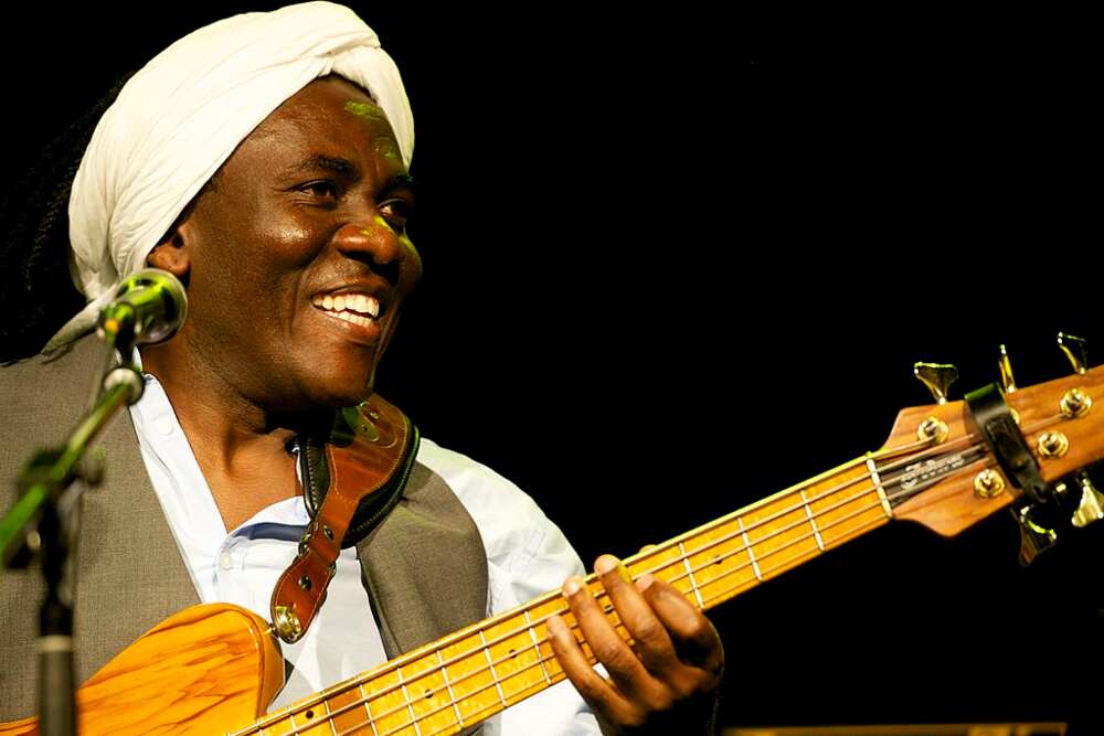 Richard Bona: discographie et biographie d’un immense bassiste