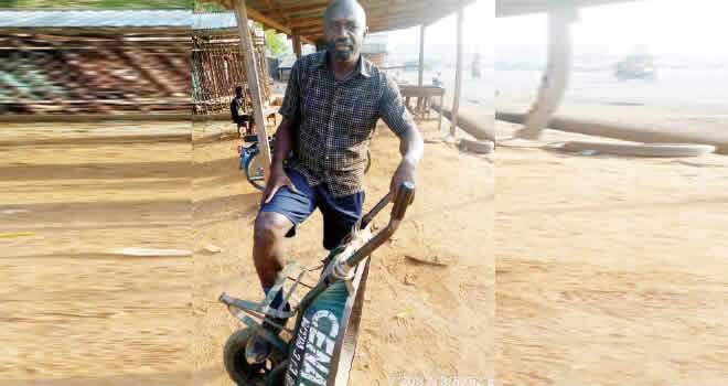 How I dropped out of medical school at 500L, ended up as wheelbarrow pusher, man narrates a tragic story ▷ Nigeria news | Legit.ng