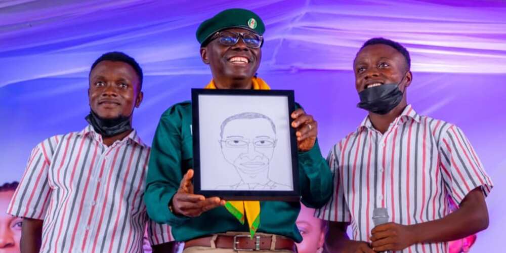 Governor Babajide Sanwo-Olu received the funny drawing of him