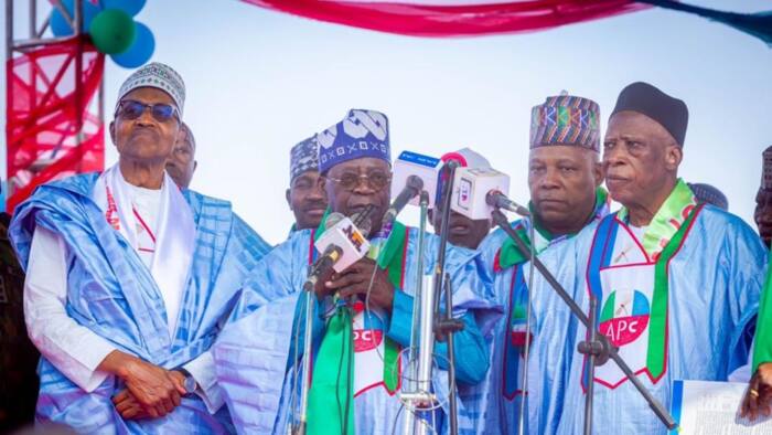 Tsaffin Kwamishanoni 2, Ma'ajin PDP, Umarun Kwabo, Hadimai 127 Na Tambuwal Sun Koma APC a Sokoto