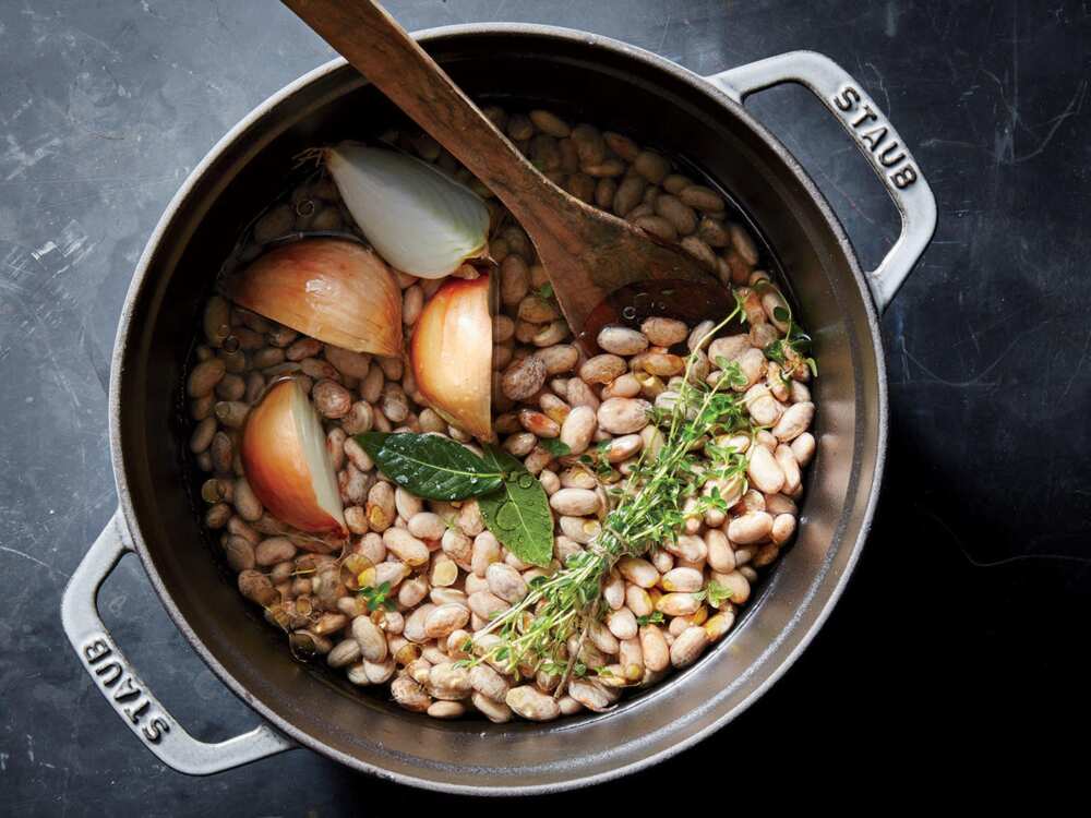 How to cook porridge beans with ripe plantain How to cook porridge beans with ripe plantain