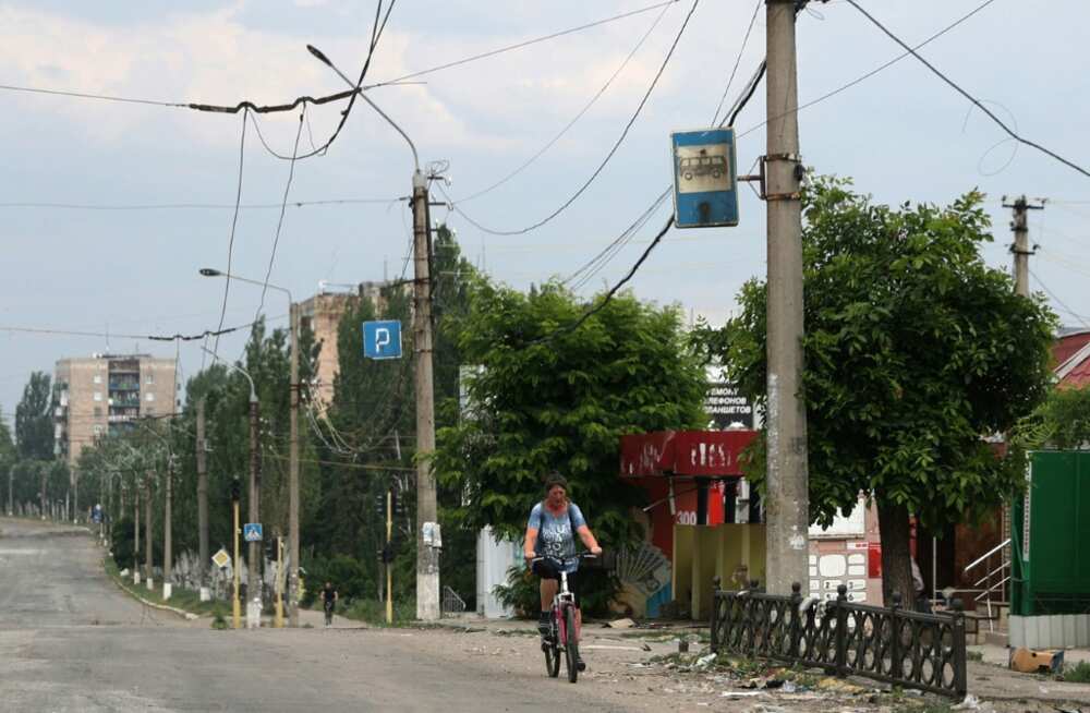 Lysychansk faces an increasingly desperate battle for its control