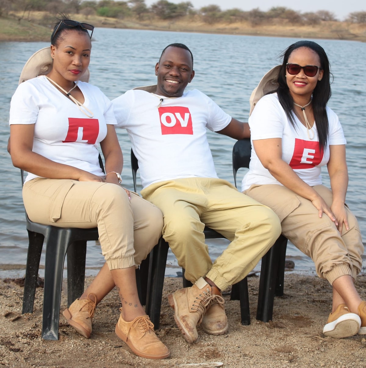 Botswana : un pasteur polygame exhibe fièrement ses deux épouses (photos)