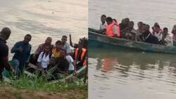 Da Dumi-Dumi: Yan Bindiga Sun Kwace Kayan Zabe Sun Kona a Wata Jihar Kudu, Jami'an INEC Sun Tsere