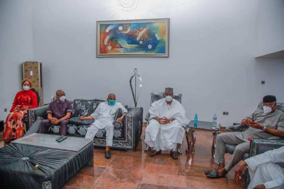 Ahmed Lawan ya jagoranci tawagar Sanatoci zuwa gidan Orji Kalu Ahmed Lawan ya jagoranci tawagar Sanatoci zuwa gidan Orji Kalu