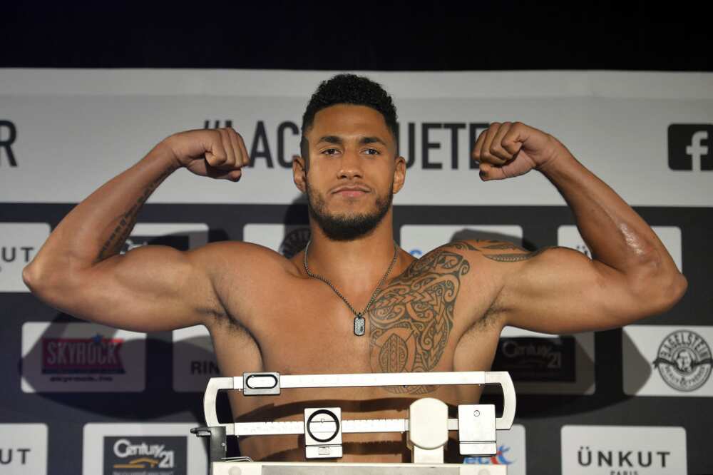 Avant le match de boxe de Tony Yoka