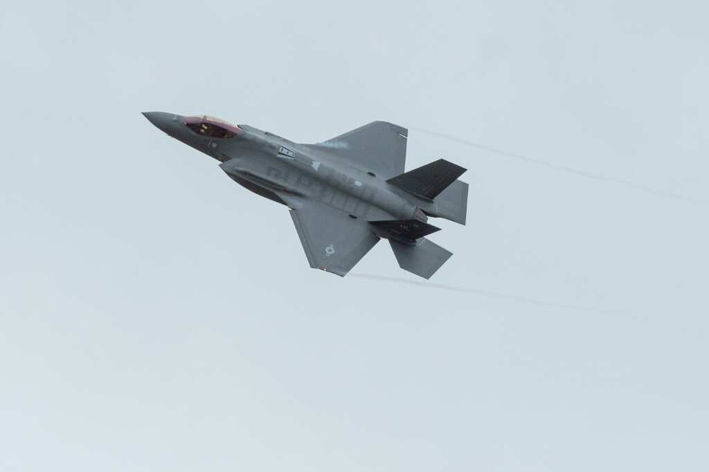 Clearing the way for Swiss purchase of US F-35 fighter jets