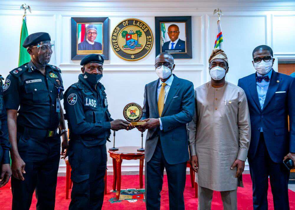 Worthy example - Nigerian governor hails armed police officer assaulted in viral video