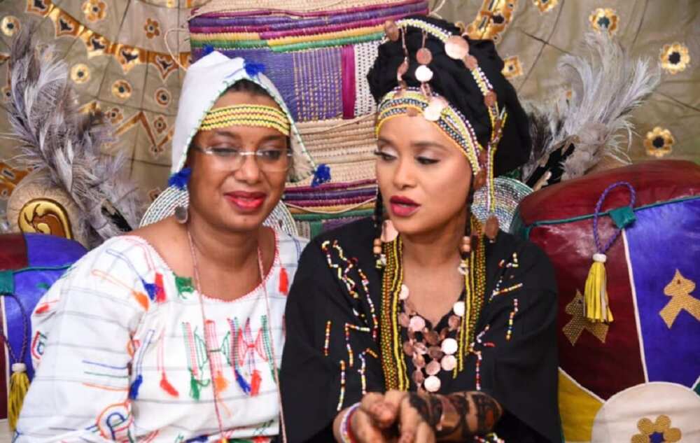 Sanata Goje ya angwance da hamshakiyar GMD ta kamfanin Binani, Hajiya Aminatu (Hotuna) Sanata Goje ya angwance da hamshakiyar GMD ta kamfanin Binani, Hajiya Aminatu (Hotuna)