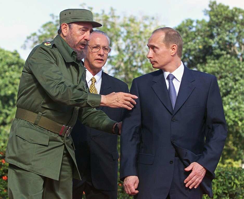 Cuban President Fidel Castro, a pro-Moscow revolutionary who played a key role in the 1962 missile crisis, meets in 2000 in Havana with Russian President Vladimir Putin, who has brandished nuclear weapons in the 2022 Ukraine war