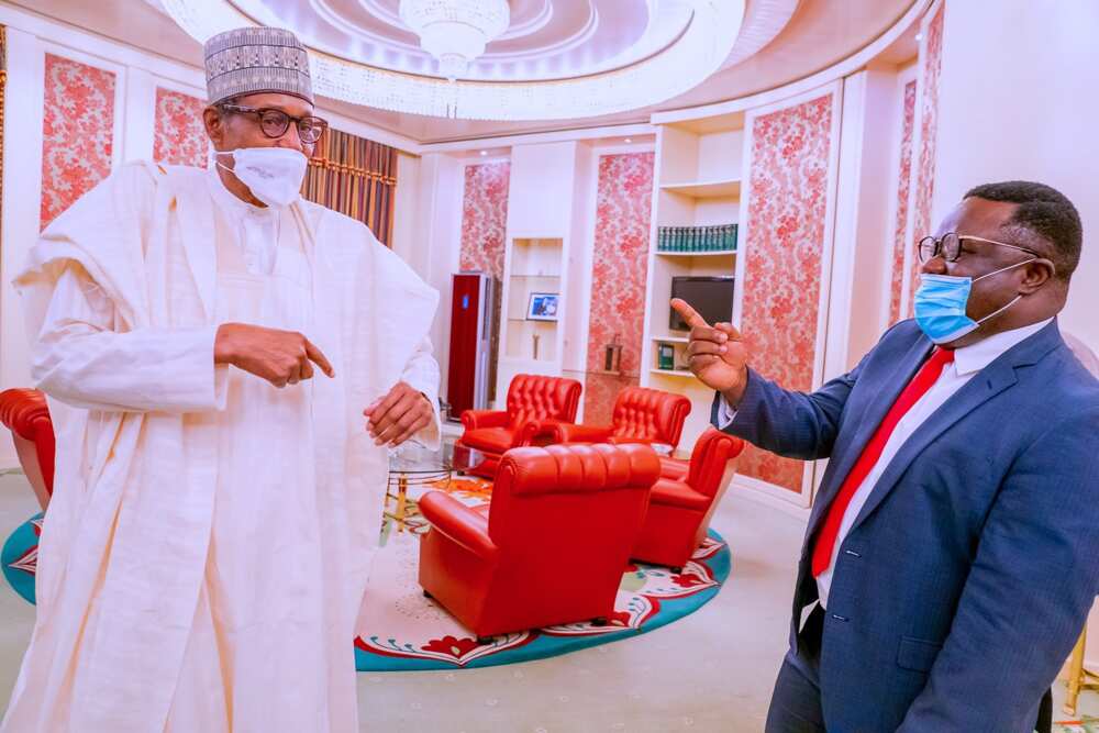 Daga Karshe, Gwamnan Cross River ya bayyana dalilin da yasa ya koma jam'iyyar APC Daga Karshe, Gwamnan Cross River ya bayyana dalilin da yasa ya koma jam'iyyar APC