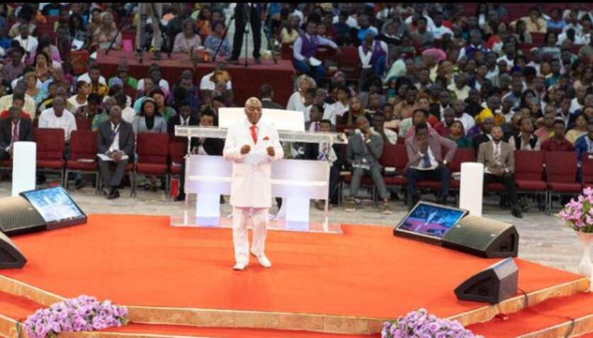 Bishop Oyedepo preaching