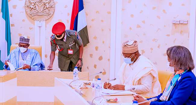BREAKING: Buhari Holds Closed-door Talks with INEC Chairman, Commissioners