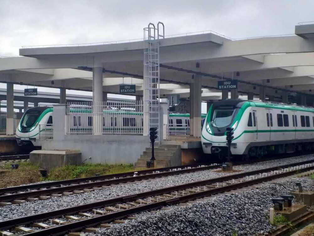 Shugaba Buhari ya kaddamar da jirgi Shugaba Buhari ya kaddamar da jirgi