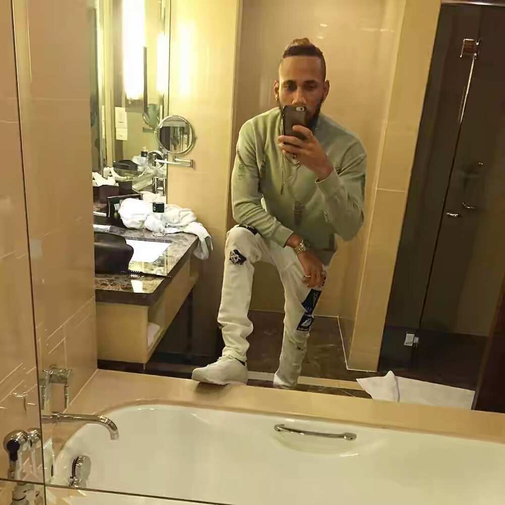 Phyno selfie